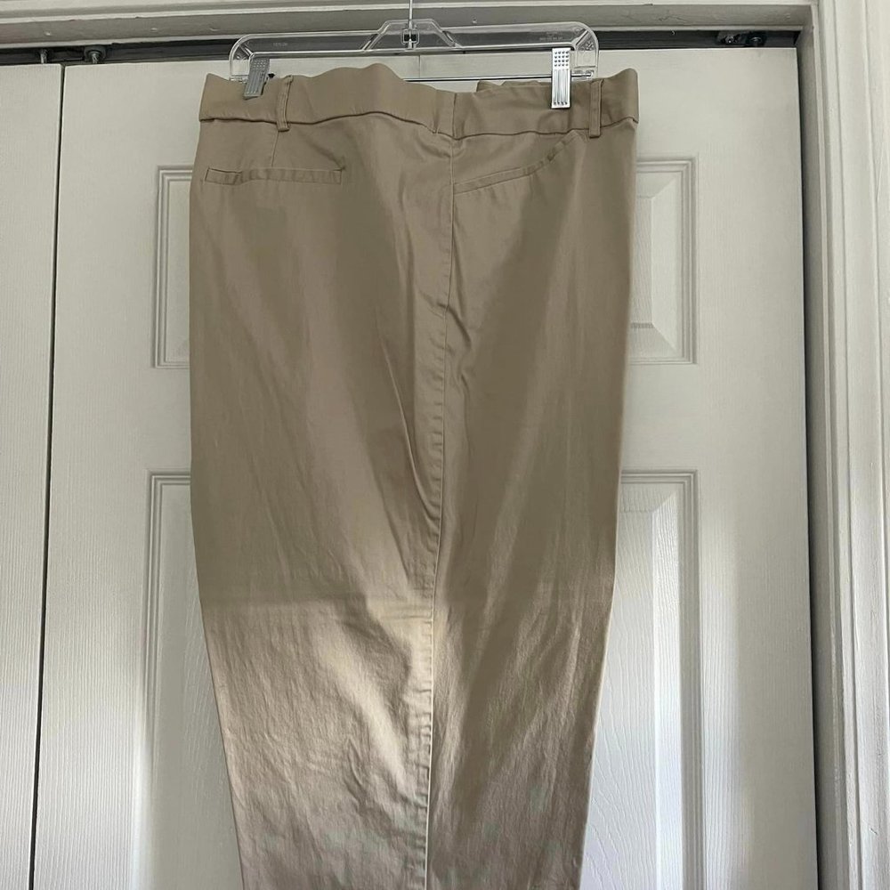 Avenue size 30 dressy capris